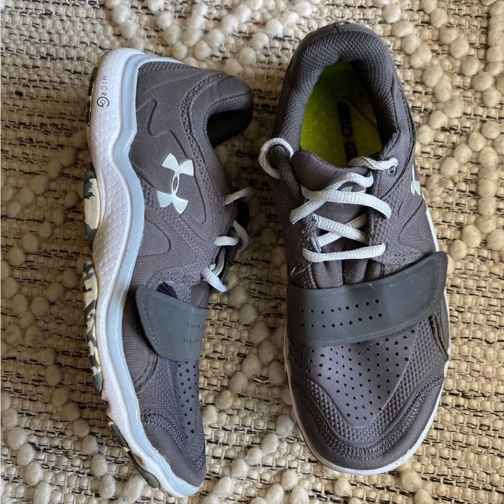 Under Armour Women's Gray White‎ Micro G Renegade Running Shoes Size 7